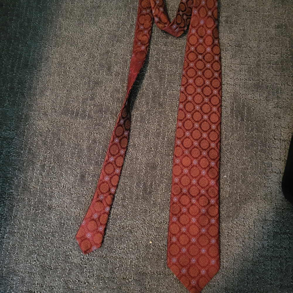 Elegant Red Patterned silk Tie